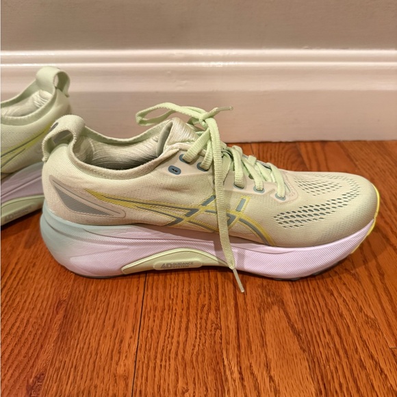 Women’s Asics Gel-Kayano 31 EUC - Picture 6 of 10